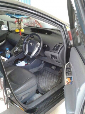 ขาย TOYOTA PRIUS TRD ตัวท็อป แบตเพิ่งเปลี่ยน รับประกัน5ปี เข้าศูนย์ตลอด ป.1 รถบ้าน