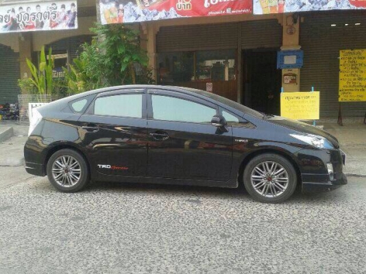 ขาย TOYOTA PRIUS TRD ตัวท็อป แบตเพิ่งเปลี่ยน รับประกัน5ปี เข้าศูนย์ตลอด ป.1 รถบ้าน
