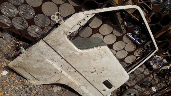 ประตู TOYOTA DYNA หัวเล็กกับสามใบปัด ข้างซ้ายและขวา