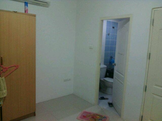 ขายทาวเฮ้าส์ 2 ชั้น หมู่บ้านนิรันดร์วิลล์ 8 เนื้อที่ 26 ตร.ว.