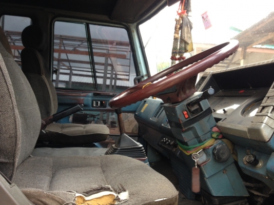 รถบรรทุก ยี่ห้ออีซูซุ ยาว 6 เมตร รุ่น FRR12JA ขนาด 175 แรงม้า