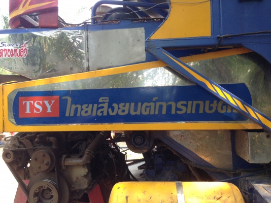 ขายด่วน รถเกี่ยวข้าวไทยเส็งยนต์ รถปี 59 รถใหม่ป้ายแดง (ขายดาวน์ 280,000 บาท) งวดคงเหลือ 776,250 บาท งวดส่งเป็นปี มีภาพวีดีโอ ด้านล่าง เครื่องยนต์ NISSAN 6 FE  เทอร์โบ 265 แรงม้า ปั๊มไดกิ้นเบอร์ 23 ตัวเดิน 12ช่วงล่าง โรลเลอร์ 12ลูก โซ่ 44 ข้อ สภาพพร้อมใช้ง