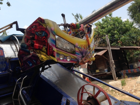 ขายด่วน รถเกี่ยวข้าวไทยเส็งยนต์ รถปี 59 รถใหม่ป้ายแดง (ขายดาวน์ 280,000 บาท) งวดคงเหลือ 776,250 บาท งวดส่งเป็นปี มีภาพวีดีโอ ด้านล่าง เครื่องยนต์ NISSAN 6 FE  เทอร์โบ 265 แรงม้า ปั๊มไดกิ้นเบอร์ 23 ตัวเดิน 12ช่วงล่าง โรลเลอร์ 12ลูก โซ่ 44 ข้อ สภาพพร้อมใช้ง