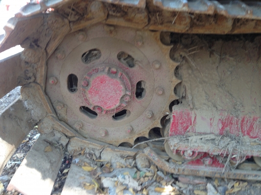 ขายด่วน รถเกี่ยวข้าวไทยเส็งยนต์ รถปี 59 รถใหม่ป้ายแดง (ขายดาวน์ 280,000 บาท) งวดคงเหลือ 776,250 บาท งวดส่งเป็นปี มีภาพวีดีโอ ด้านล่าง เครื่องยนต์ NISSAN 6 FE  เทอร์โบ 265 แรงม้า ปั๊มไดกิ้นเบอร์ 23 ตัวเดิน 12ช่วงล่าง โรลเลอร์ 12ลูก โซ่ 44 ข้อ สภาพพร้อมใช้ง