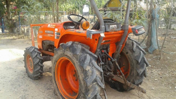 รถไถ2เพลา KUBOTA L3608 36แรง 4WD 2,6xx ชม. ปี55 เครื่อง/เกียร์/ปั้ม เดิม แรงดี สตาร์ทง่าย รถจอด สภาพต้อง เช็ค/เก็บงาน ตามสภาพ เล่มทะเบียนครบ **ขาย รถไถ 2เพลา ส้มๆ KUBOTA L3608 36 แรง 4WD ปี55 2,6××ชม. เครื่อง/เกียร์/ รถไถ2เพลา KUBOTA L3608 36แรง 4WD 2,6xx ชม. ปี55 เครื่อง/เกียร์/ปั้ม เดิม แรงดี สตาร์ทง่าย รถจอด สภาพต้อง เช็ค/เก็บงาน ตามสภาพ เล่มทะเบียนครบ **ขาย รถไถ 2เพลา ส้มๆ KUBOTA L3608 36 แรง 4WD ปี55 2,6××ชม. เครื่อง/เกียร์/