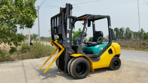 ขายด่วนรถยกKOMATSU FG25-17ยก2.5ตันเสาสูง3เมตรงากะดกได้ยางหน้าคู้รถนอกเพิ่งนำเข้ามายังไม่เคยใช้งานในเมืองไทยเลย