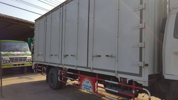 6ล้อร๊อกกี้ 210 แรง ตู้ 10 บาน เพิ่งต่อใหม่ ยาว 7.40 สภาพพร้อมใช้งาน คัสซีสวยตลอดเส้น 6ล้อร๊อกกี้ 210 แรง ตู้ 10 บาน เพิ่งต่อใหม่ ยาว 7.40 สภาพพร้อมใช้งาน คัสซีสวยตลอดเส้น