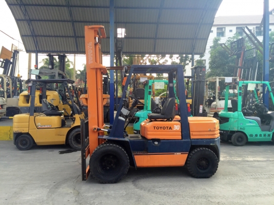 -:-*&bull;*ข า ย ร ถ ย ก นำ เ ข้ า*&bull;*-:-TOYOTA 5FD30 เครื่องดีเซล เสา4.5เมตร สนใจติดต่อ 083-062-0223(ปอนด์)