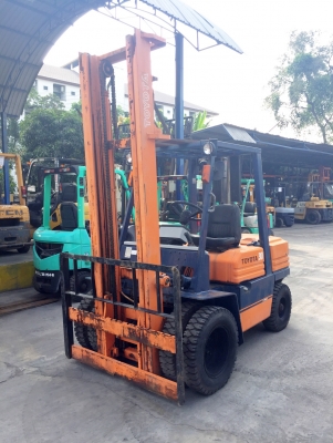 -:-*&bull;*ข า ย ร ถ ย ก นำ เ ข้ า*&bull;*-:-TOYOTA 5FD30 เครื่องดีเซล เสา4.5เมตร สนใจติดต่อ 083-062-0223(ปอนด์)