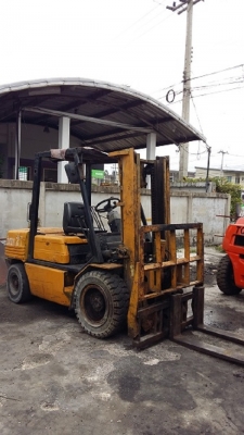 รถยกฟอร์คลิฟท์ Forklift 3.0 ตัน ดีเซล เกียร์ครัชท์ งากระดก KOMATSU รถยกฟอร์คลิฟท์ Forklift 3.0 ตัน ดีเซล เกียร์ครัชท์ งากระดก KOMATSU