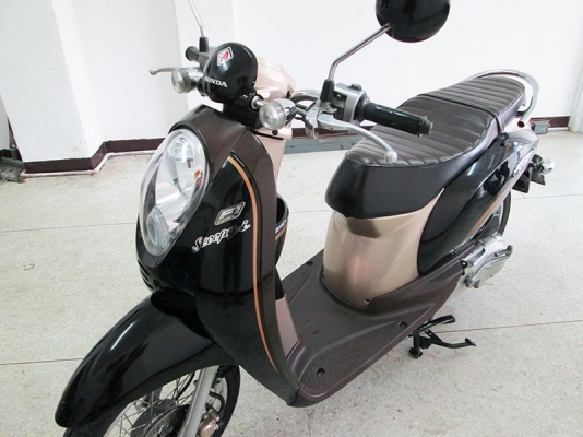 (รถบ้านฝากขาย) ขาย Scoopy I ตัว TOP รถหัวฉีดประหยัดน้ำมัน สี ดำ น้ำตาล ราคา 21900 บาท