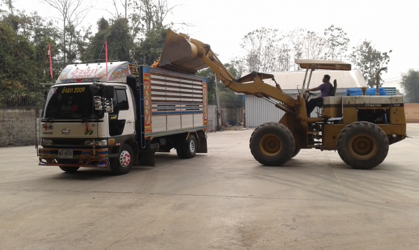 ขาย6ล้อดั้มเกษตร กะบะเนียม เครื่อง140เทอร์โบ อินเตอร์ 6เกียเดินหน้า เบรคจิฟฟี่