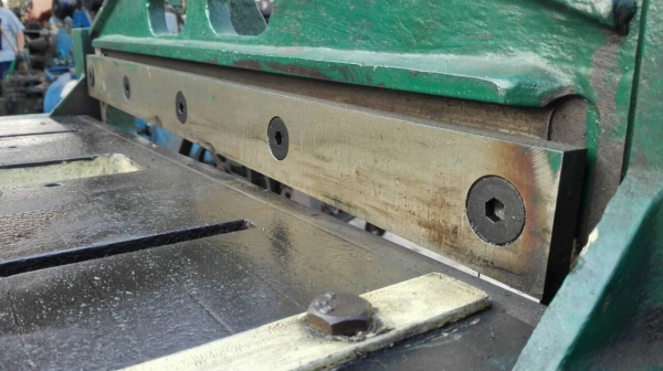 Sell> กรรไกรขาเหยียบ ขนาด 2 ฟุต 60 cm. ตัดสังกะสี อลูมีเนียม โครงหนาปึ้กรุ่นหนัก มีดคมกริ้บ สภาพใหม่ มาเทสได้พร้อมใช้งาน.