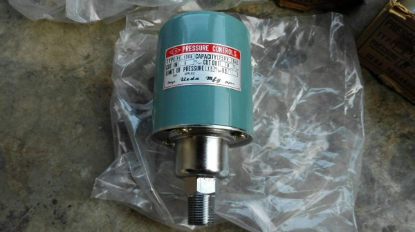 Sell> เพรสเชอร์คอนโทรล (PRESSURE CONTROLS) UEDA SEISAKUSHO Made in Japan ของใหม่ 100\% นอนกล่อง!!