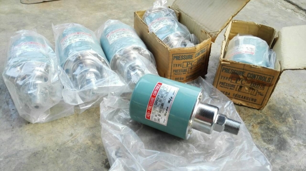 Sell> เพรสเชอร์คอนโทรล (PRESSURE CONTROLS) UEDA SEISAKUSHO Made in Japan ของใหม่ 100\% นอนกล่อง!!