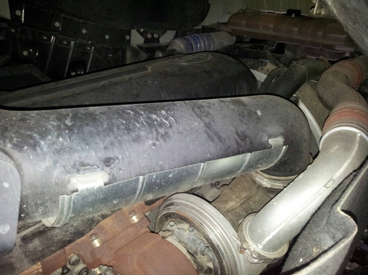 รถนิสสัน 10 ล้อ UD บรรทุกน้ำ  370 แรงม้า. ปี 57.  ( รถวิ่ง 2x,xxx กม. )    สนใจติดต่อ  081 - 6079515