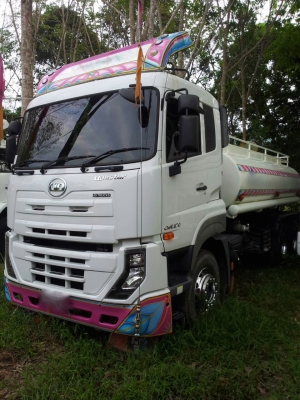 รถนิสสัน 10 ล้อ UD บรรทุกน้ำ  370 แรงม้า. ปี 57.  ( รถวิ่ง 2x,xxx กม. )    สนใจติดต่อ  081 - 6079515