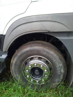 รถนิสสัน 10 ล้อ UD บรรทุกน้ำ  370 แรงม้า. ปี 57.  ( รถวิ่ง 2x,xxx กม. )    สนใจติดต่อ  081 - 6079515