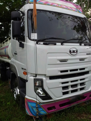 รถนิสสัน 10 ล้อ UD บรรทุกน้ำ  370 แรงม้า. ปี 57.  ( รถวิ่ง 2x,xxx กม. )    สนใจติดต่อ  081 - 6079515