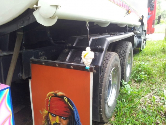 รถนิสสัน 10 ล้อ UD บรรทุกน้ำ  370 แรงม้า. ปี 57.  ( รถวิ่ง 2x,xxx กม. )    สนใจติดต่อ  081 - 6079515