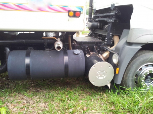 รถนิสสัน 10 ล้อ UD บรรทุกน้ำ  370 แรงม้า. ปี 57.  ( รถวิ่ง 2x,xxx กม. )    สนใจติดต่อ  081 - 6079515