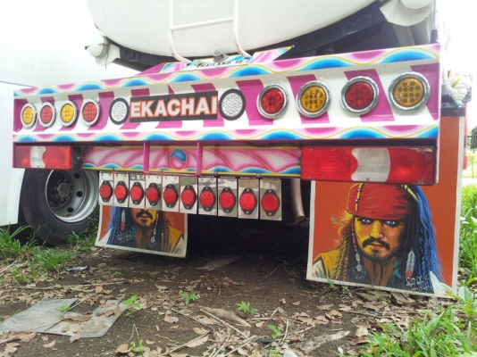 รถนิสสัน 10 ล้อ UD บรรทุกน้ำ  370 แรงม้า. ปี 57.  ( รถวิ่ง 2x,xxx กม. )    สนใจติดต่อ  081 - 6079515