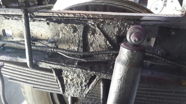 รถบรรทุก 6 ล้อ บรรทุกน้ำ ยี่ห้อ HINO ปีจดทะเบียน 2547 121 แรงม้า