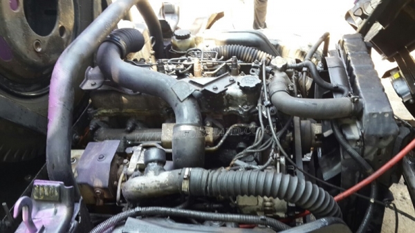 รถบรรทุก 6 ล้อ บรรทุกน้ำ ยี่ห้อ HINO ปีจดทะเบียน 2547 121 แรงม้า