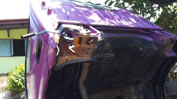 รถบรรทุก 6 ล้อ บรรทุกน้ำ ยี่ห้อ HINO ปีจดทะเบียน 2547 121 แรงม้า