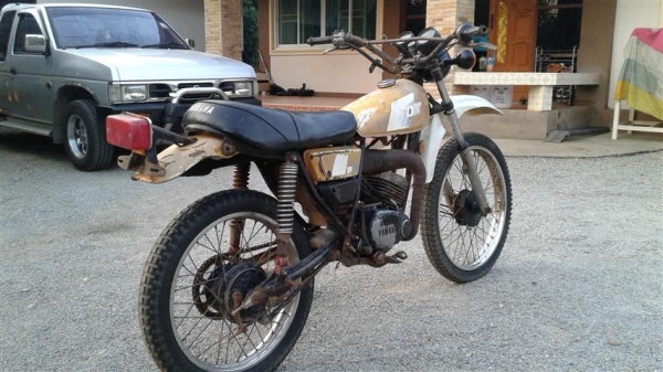 ขาย DT100 มีเล่มไม่มีชุดโอนเครื่องดีคันสตาร์ทคันเกียร์โครงไม่เชื่อมเดิมแห้งๆเหมาะเอาไปปั้น ขาย 9500 บาท