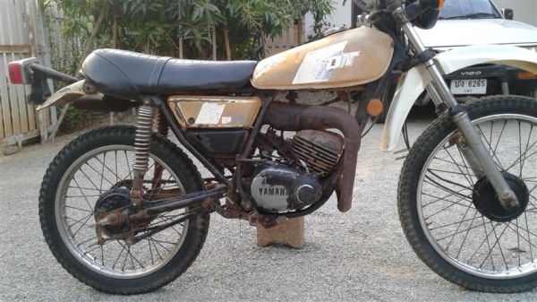 ขาย DT100 มีเล่มไม่มีชุดโอนเครื่องดีคันสตาร์ทคันเกียร์โครงไม่เชื่อมเดิมแห้งๆเหมาะเอาไปปั้น ขาย 9500 บาท