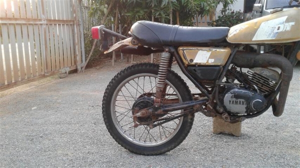 ขาย DT100 มีเล่มไม่มีชุดโอนเครื่องดีคันสตาร์ทคันเกียร์โครงไม่เชื่อมเดิมแห้งๆเหมาะเอาไปปั้น ขาย 9500 บาท