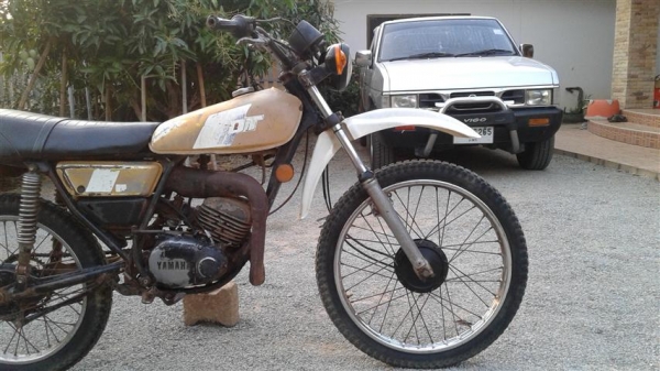 ขาย DT100 มีเล่มไม่มีชุดโอนเครื่องดีคันสตาร์ทคันเกียร์โครงไม่เชื่อมเดิมแห้งๆเหมาะเอาไปปั้น ขาย 9500 บาท