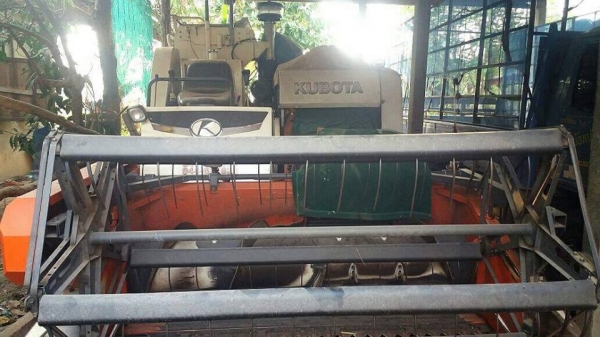 รถเกี่ยวข้าวคูโบต้า DC 60 PLUS  ปี 54
