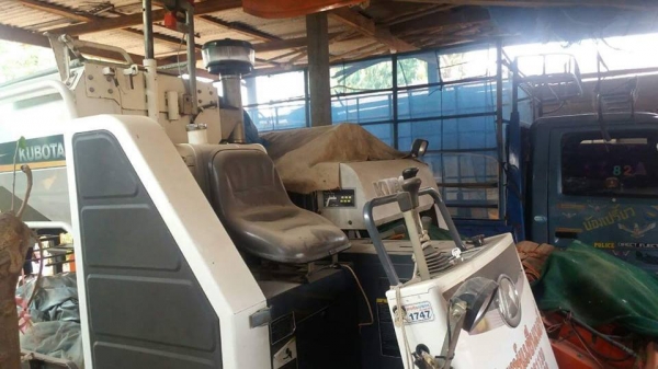 รถเกี่ยวข้าวคูโบต้า DC 60 PLUS  ปี 54