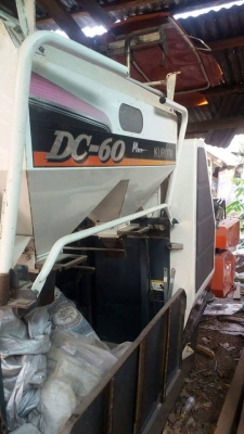รถเกี่ยวข้าวคูโบต้า DC 60 PLUS  ปี 54