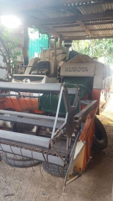 รถเกี่ยวข้าวคูโบต้า DC 60 PLUS  ปี 54