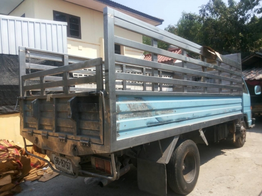 รถบรรทุก 6 ล้อ ISUZU ปี 48 เครื่อง 110 แรงยาว 4  เมตร กระบะสแตนเลส ราคา 225,000 บ.รถอยู่ดอนเมือง