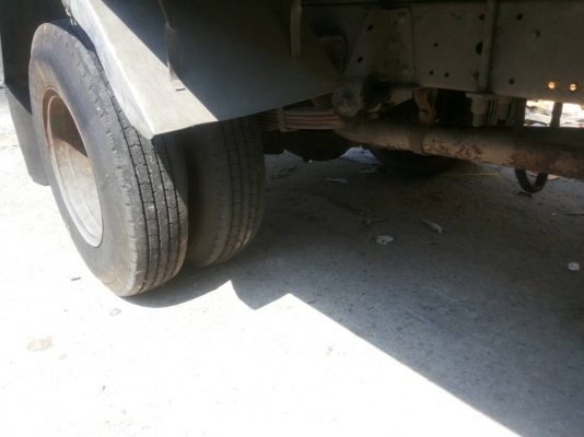 รถบรรทุก 6 ล้อ ISUZU ปี 48 เครื่อง 110 แรงยาว 4  เมตร กระบะสแตนเลส ราคา 225,000 บ.รถอยู่ดอนเมือง