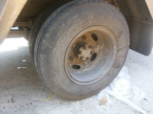 รถบรรทุก 6 ล้อ ISUZU ปี 48 เครื่อง 110 แรงยาว 4  เมตร กระบะสแตนเลส ราคา 225,000 บ.รถอยู่ดอนเมือง