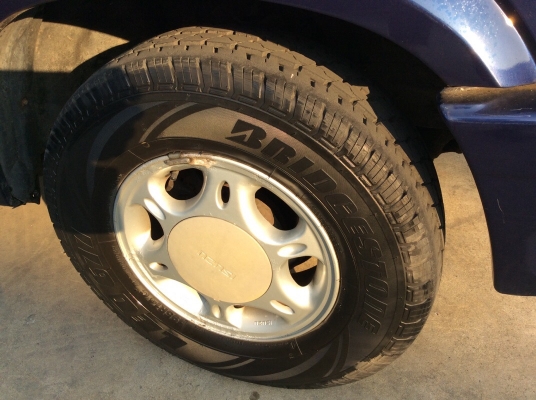 ขายรถกระบะแวน มาสด้า B2000 แวน 5ประตู ปี89 เครื่องเบนซิลเดิมๆ 2.0 เกียร์ธรรมดา ภายในสวยเบาะสวยสะอาด แอร์หน้า-หลังพร้อม ตัวถังเดิมๆจอดตากแดดสีร่อนแต่ไม่ผุ แชสซีสวยทั้งเส้น แม็กขอบ 15" ยางดี รถขับดีมากๆๆใช้ส่งของได้เลยครับ ประหยัดน้ำมันมาก ภาษีปี59ไม่ข