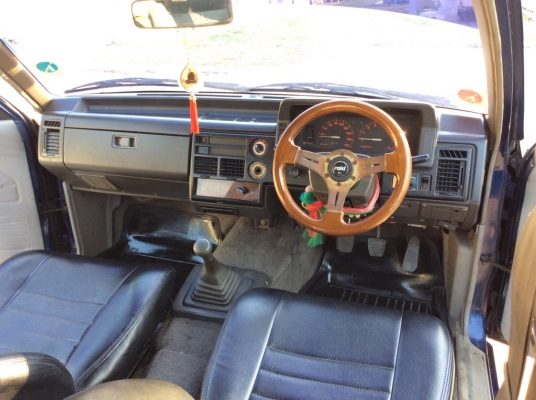 ขายรถกระบะแวน มาสด้า B2000 แวน 5ประตู ปี89 เครื่องเบนซิลเดิมๆ 2.0 เกียร์ธรรมดา ภายในสวยเบาะสวยสะอาด แอร์หน้า-หลังพร้อม ตัวถังเดิมๆจอดตากแดดสีร่อนแต่ไม่ผุ แชสซีสวยทั้งเส้น แม็กขอบ 15" ยางดี รถขับดีมากๆๆใช้ส่งของได้เลยครับ ประหยัดน้ำมันมาก ภาษีปี59ไม่ข