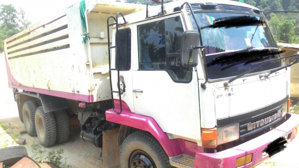 ขายมิตซูบิชิ สิบล้อดั้ม หลงโบ ขายมิตซูบิชิ สิบล้อดั้ม หลงโบ