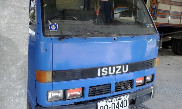 ขายรถบรรทุกหกล้อดัมพ์ Isuzu เครื่อง 110 แรง ยังไม่ลงเล่มชุดโอนพร้อม เครื่องดี