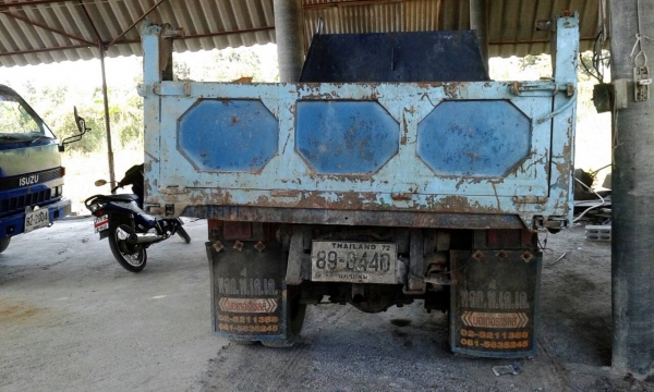 ขายรถบรรทุกหกล้อดัมพ์ Isuzu เครื่อง 110 แรง ยังไม่ลงเล่มชุดโอนพร้อม เครื่องดี