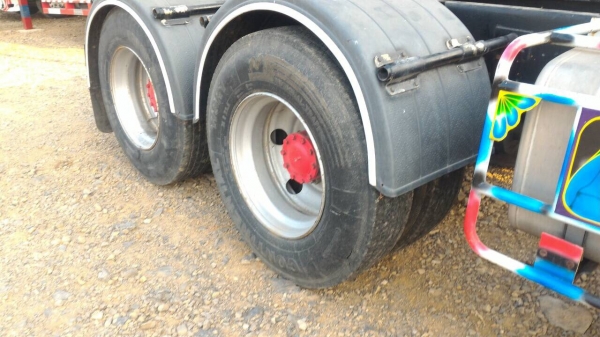 สิบล้อหัวลาก อีซูซุ