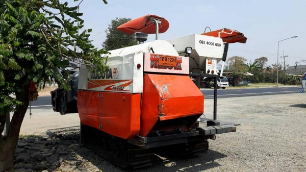 ขายรถเกี่ยวข้าวมือสอง คูโบต้า DC70 ปี56 ทำงานน้อย1,306 ชม. ช่วงล่างดี ตู้ดี สภาพเดิม เอกสารเล่มทะเบียน เครื่องแน่น พร้อมลงงาน ขายรถเกี่ยวข้าวมือสอง คูโบต้า DC70 ปี56 ทำงานน้อย1,306 ชม. ช่วงล่างดี ตู้ดี สภาพเดิม เอกสารเล่มทะเบียน เครื่องแน่น พร้อมลงงาน