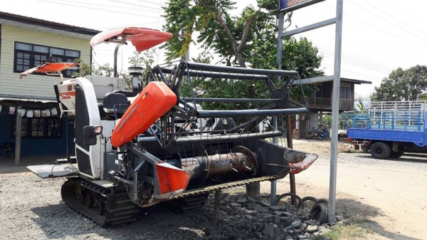 ขายรถเกี่ยวข้าวมือสอง คูโบต้า DC70 ปี56 ทำงานน้อย1,306 ชม. ช่วงล่างดี ตู้ดี สภาพเดิม เอกสารเล่มทะเบียน เครื่องแน่น พร้อมลงงาน ขายรถเกี่ยวข้าวมือสอง คูโบต้า DC70 ปี56 ทำงานน้อย1,306 ชม. ช่วงล่างดี ตู้ดี สภาพเดิม เอกสารเล่มทะเบียน เครื่องแน่น พร้อมลงงาน