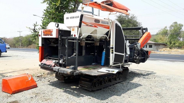 ขายรถเกี่ยวข้าวมือสอง คูโบต้า DC70 ปี56 ทำงานน้อย1,306 ชม. ช่วงล่างดี ตู้ดี สภาพเดิม เอกสารเล่มทะเบียน เครื่องแน่น พร้อมลงงาน ขายรถเกี่ยวข้าวมือสอง คูโบต้า DC70 ปี56 ทำงานน้อย1,306 ชม. ช่วงล่างดี ตู้ดี สภาพเดิม เอกสารเล่มทะเบียน เครื่องแน่น พร้อมลงงาน