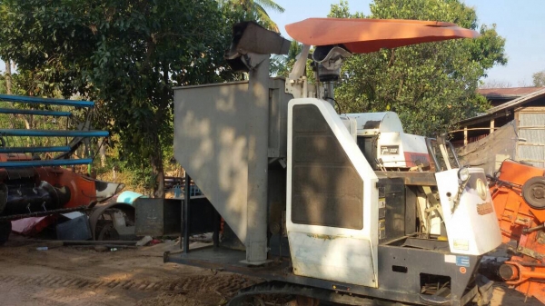 ขาย 7,500 ถังอุ้ม ติดตั้งกับรถเกี่ยว คูโบต้า Dc-60. ขนาดบรรจุ 600กิโล